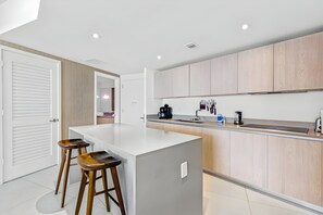 Full kitchen