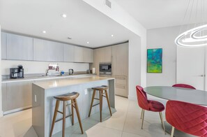 Full kitchen