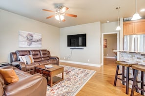Living Room | Single-Story Unit | Queen Sleeper Sofa | Central A/C & Heating