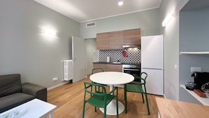 Eat-in kitchen with dining table