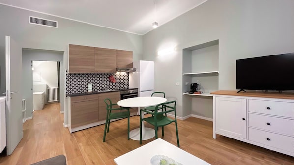 Kitchen with dining table