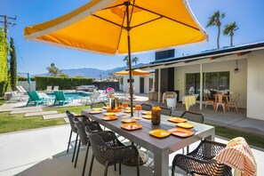 Dine al fresco!