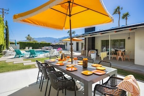 Dine al fresco!