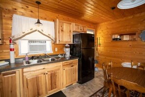 Kitchen & Dining Area