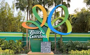 15 min to Busch Gardens