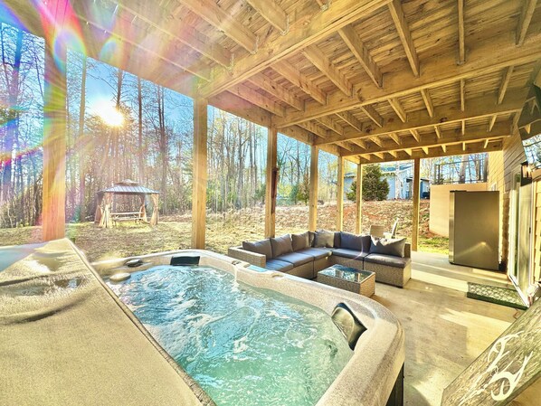 Back Yard Lower Deck Hot Tub