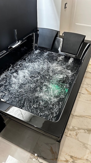 Bain à remous intérieur