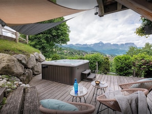 Terrace & jacuzzi & view