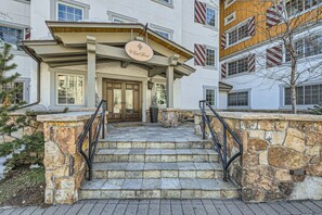 9 Vail Road Main Entrance