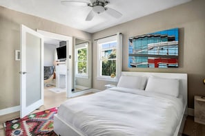 Cozy Comfort – Bedroom with Crisp White Sheets and Pillows