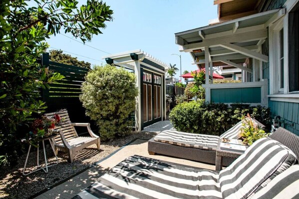 Chill Out in the Front Yard Lounge Area Under the Sun