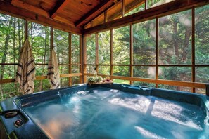 Indoor spa tub