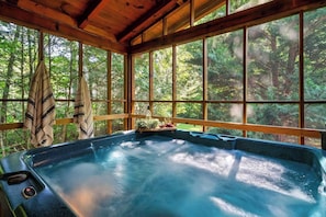 Indoor spa tub