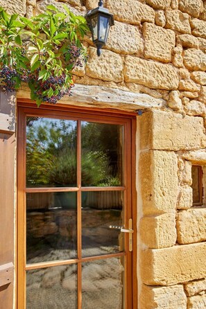 Domaine-de-Cantegrel-vitrac-sarlat-Suite-troglodyte-exterieur-2-prt-psg