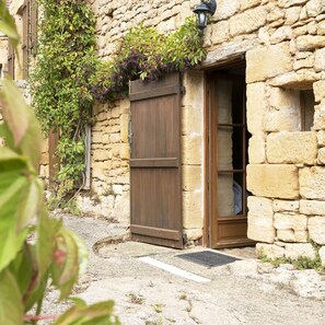Domaine-de-Cantegrel-vitrac-sarlat-Suite-troglodyte-exterieur-1-psg