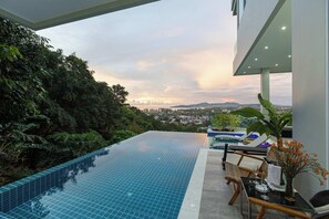 SeaSiam Poolside Lounge – Seamless Indoor-Outdoor Luxury