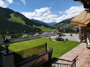 Chaîne De Montagnes, Chaise, Balcon, Recours, Plante D'Appartement, Hôtel, Alpes, Villa, Village De Montagne, Eco Hôtel