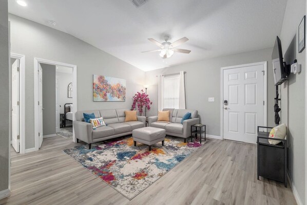 Bright and cheerful living room to enjoy!