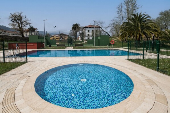 Facade/entrance,Swimming pool