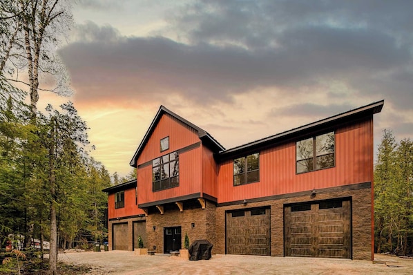 Home features the main living areas in the middle with 2 bedrooms on each side of the house along with it's own rec room. Gas grill is also provided. there is parking for at least 4 cars and plenty of room to bring your boat.