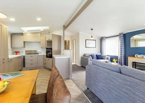 Jura Premier Lodge with Hot Tub - Heads of Ayr Holiday Park, Ayr
