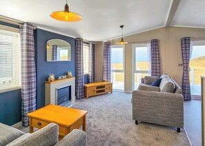 Jura Premier Lodge with Hot Tub - Heads of Ayr Holiday Park, Ayr