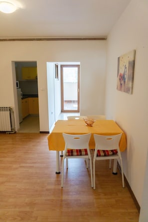 Salle à manger 1