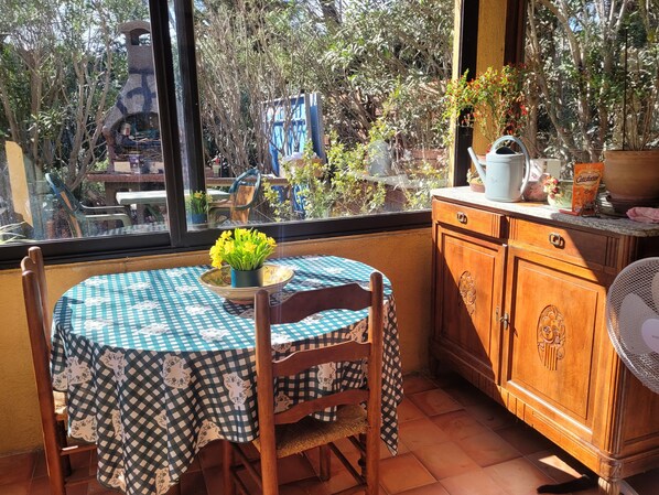 Outdoor dining