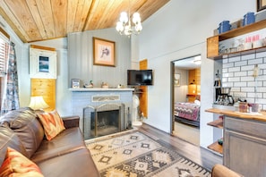 Living Room | Queen Sleeper Sofa | Cable | Wood-Burning Fireplace