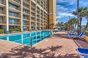 Community Pool | Caravelle Resort