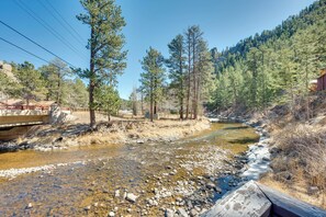 Rustic River Cabins | Big Thompson River Access On-Site
