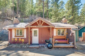 Property Exterior | Single-Story Cabin