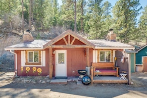 Property Exterior | Single-Story Cabin