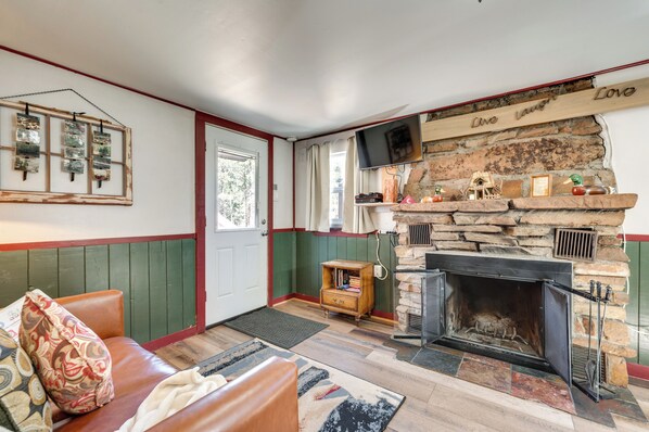 Drake Vacation Rental | 1BR | 1BA | 350 Sq Ft | 2 Steps to Enter