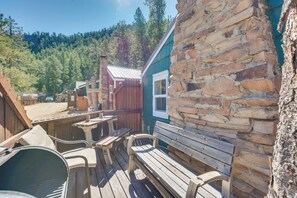Private Deck | Smoker | Self Check-In | Single-Story Cabin