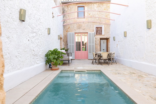 Swimming pool
