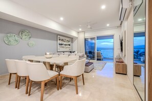 Condo - Image 3