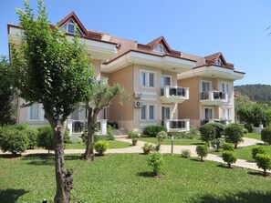 The apartment (top middle) and gardens.