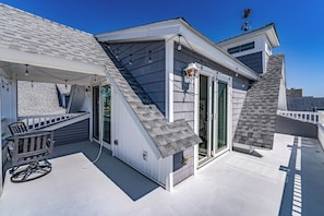 Spacious roof top area, perfect for hang outs