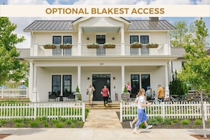 Guests can upgrade their stay to get access to Blake Street. Amenities include a full-service restaurant, craft cocktail bar, hot tub, sauna, cold plunge, swimming pool, and a top-tier fitness center. See listing description for details.