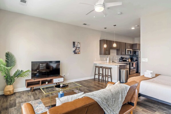 CozySuites - Penrose On Mass with pool and parking #8