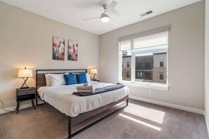 Bedroom 1 - king bed
