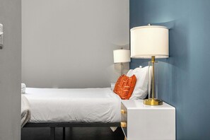 Bedroom - Queen bed