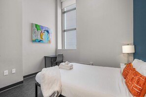 Bedroom - Queen bed