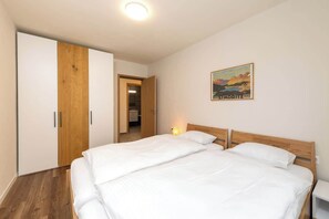 Master bedroom 
Extra comfortable beds 
