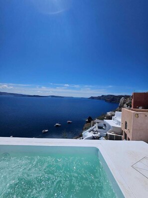 Private spa tub