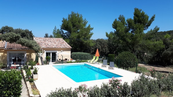 Holiday rental Orgon gite pool for rent 5 people swimming pool