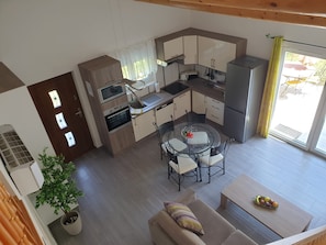 MOURIES Holiday Rental cottage with pool for rent 4 people kitchen