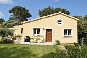 Holiday rental MOURIES gite swimming pool for rent 4 people facade