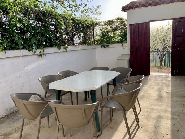 Outdoor dining